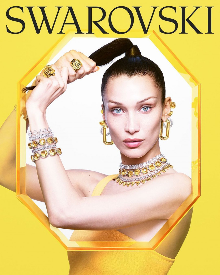 Η Bella Hadid είναι το νέο πρόσωπο της Swarovski και μας συστήνει το νέο «frosting»