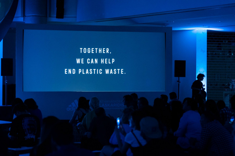 Η Adidas στέλνει ένα ηχηρό μήνυμα για την πλαστική ρύπανση