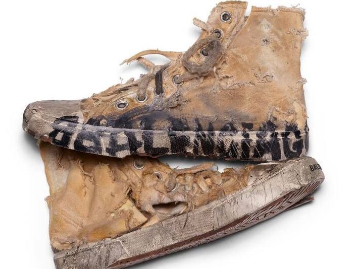 Εσύ τι γνώμη έχεις για τα dirty sneakers του οίκου Balenciaga; Coolness ή ο νέος ελιτισμός;