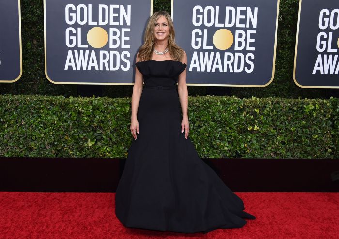 Η Jennifer Aniston με vintage φόρεμα κατευθείαν από την ντουλάπα της Monica Geller  Τι σου θυμίζει;