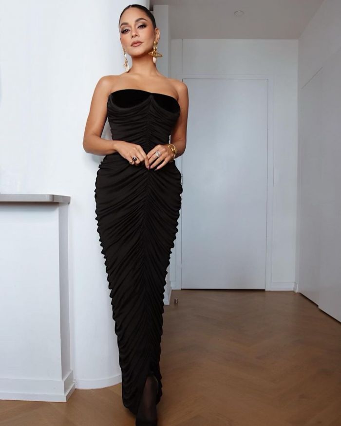 H Vanessa Hudgens με δημιουργία Schiaparelli έκλεισε μία σεζόν με τα πιο stylish red carpet looks