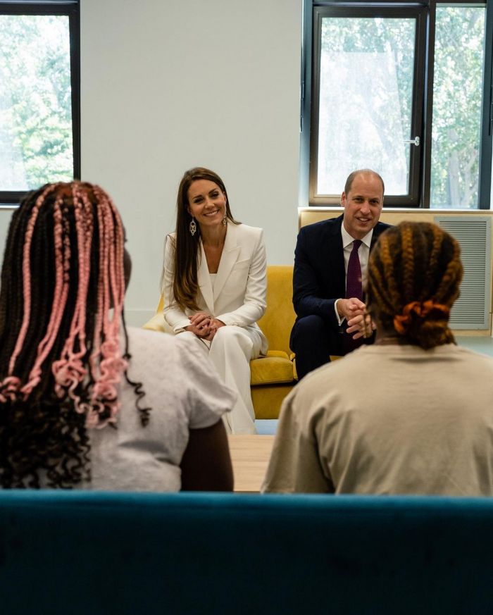 Η Kate Middleton φόρεσε ξανά το λευκό κοστούμι της και έδωσε ένα μήνυμα της γυναικείας ενδυνάμωσης
