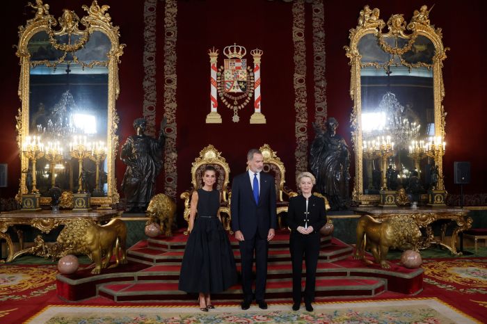 Η Βασίλισσα Letizia με δημιουργία Ισπανών σχεδιαστών απογείωσε το little black dress