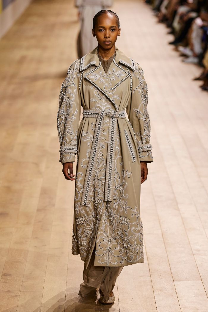Dior Haute Couture Fall 2022: Μία συλλογή ωδή στον κύκλο της ζωής ακόμη και εν καιρώ πολέμου