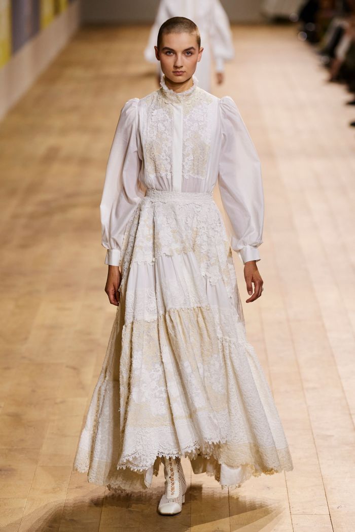 Dior Haute Couture Fall 2022: Μία συλλογή ωδή στον κύκλο της ζωής ακόμη και εν καιρώ πολέμου
