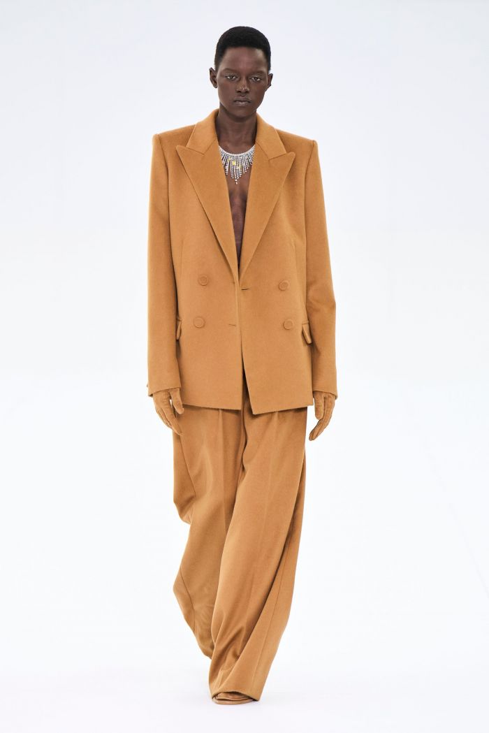 Fendi Haute Couture FW22: Ο Kim Jones θεωρεί ότι η couture μπορεί να είναι minimal