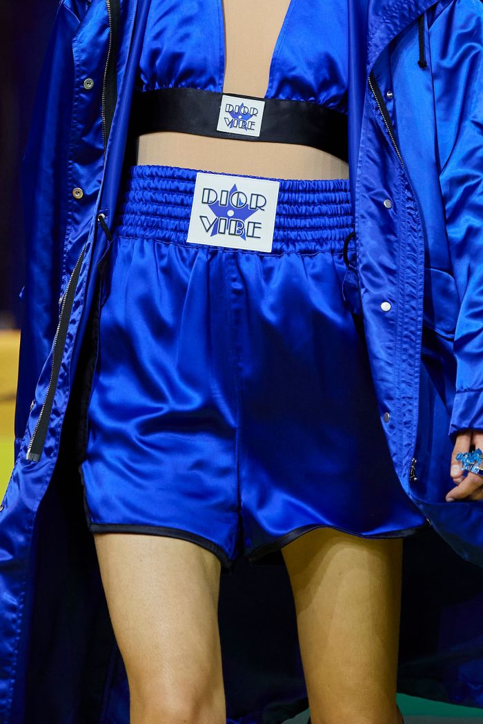 Boxer shorts: Η νέα γραμμή στα σορτσάκια που φοράνε ήδη η Bella Hadid και η Emily Ratajkowski