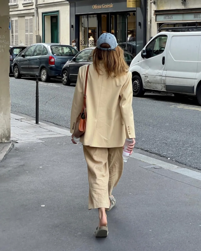Ένας viral λογαριασμός στο Instagram μας δείχνει το παριζιάνικο street style και γίνεται τάση