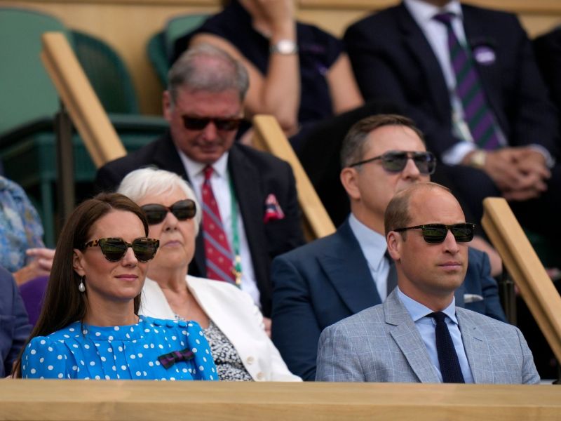 Η Kate Middleton με το πιο καλοκαιρινό πουά  Με ρουά φόρεμα στις κερκίδες του Wimbledon
