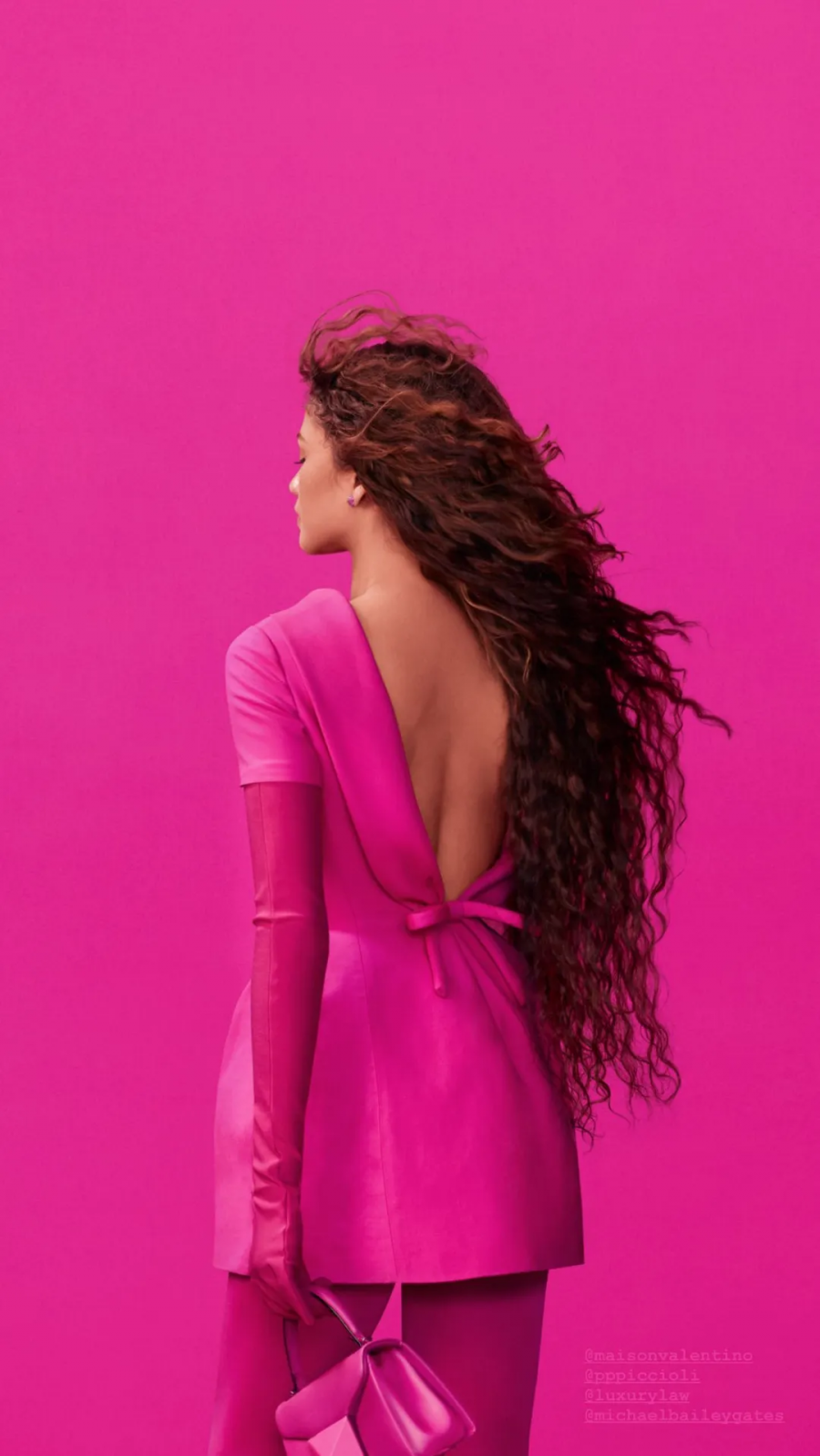 Η Zendaya και ο Lewis Hamilton ντύθηκαν στα φούξια στη νέα καμπάνια της Valentino Pink PP collection