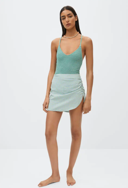 Mini φούστα παρεό: Είναι η απόλυτη τάση του beachwear & εμείς βρήκαμε τις 5 καλύτερες