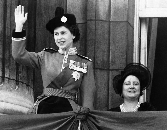 Queen Elizabeth II: Δεκαετίες με κλασικό royal στυλ αλλά και τολμηρές, χρωματιστές στιγμές
