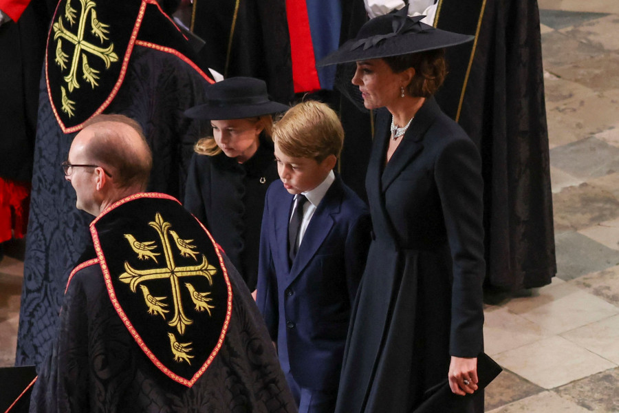 Kate Middleton & Meghan Markle: Τα σύνολα τους στην κηδεία της βασίλισσας ακολούθησαν το πρωτόκολλο