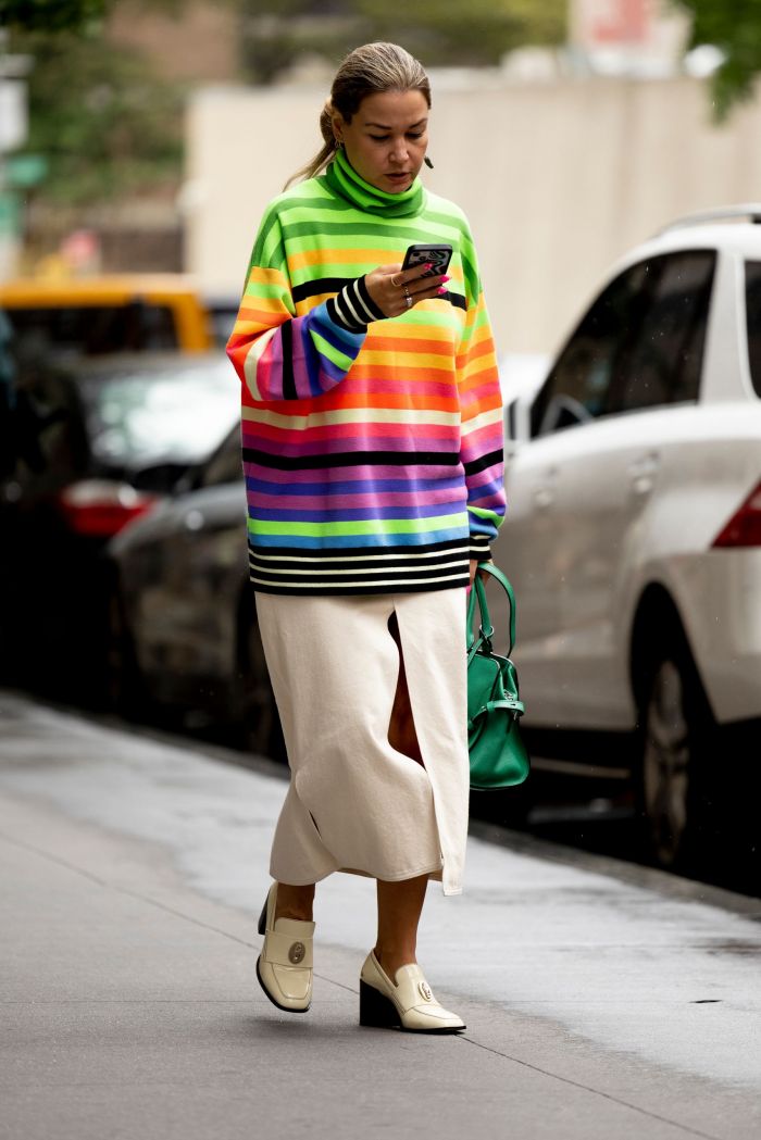 Οι 5 πιο stylish τρόποι για να φορέσεις το oversized πουλόβερ σου στα πρώτα κρύα