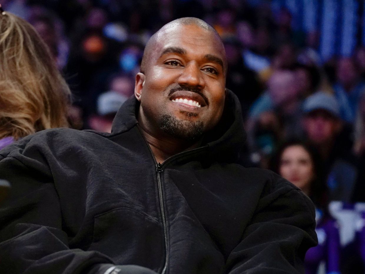Μετά τον Balenciaga η Adidas διακόπτει τις σχέσεις με τον Kanye West  Το χρονικό μιας αποκαθήλωσης