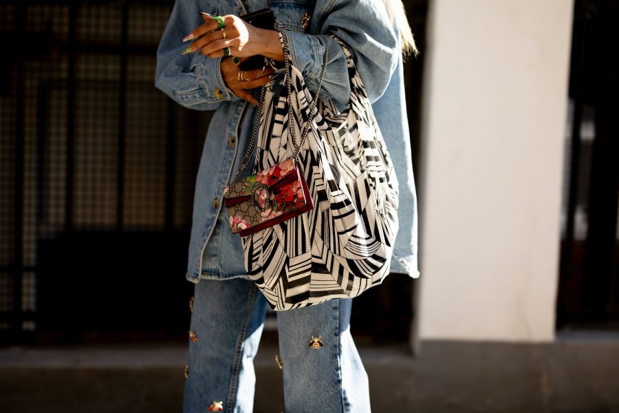 Tote bag + hand bag: Οι πάνινες τσάντες για ψώνια είναι το ιδανικό ταίρι για τα fancy τσαντάκια σου
