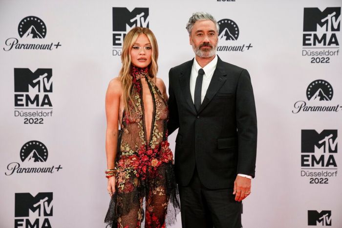 MTV EMAs 2022: Taylor Swift και Rita Ora οι νικήτριες του red carpet  Όλα τα εντυπωσιακά looks