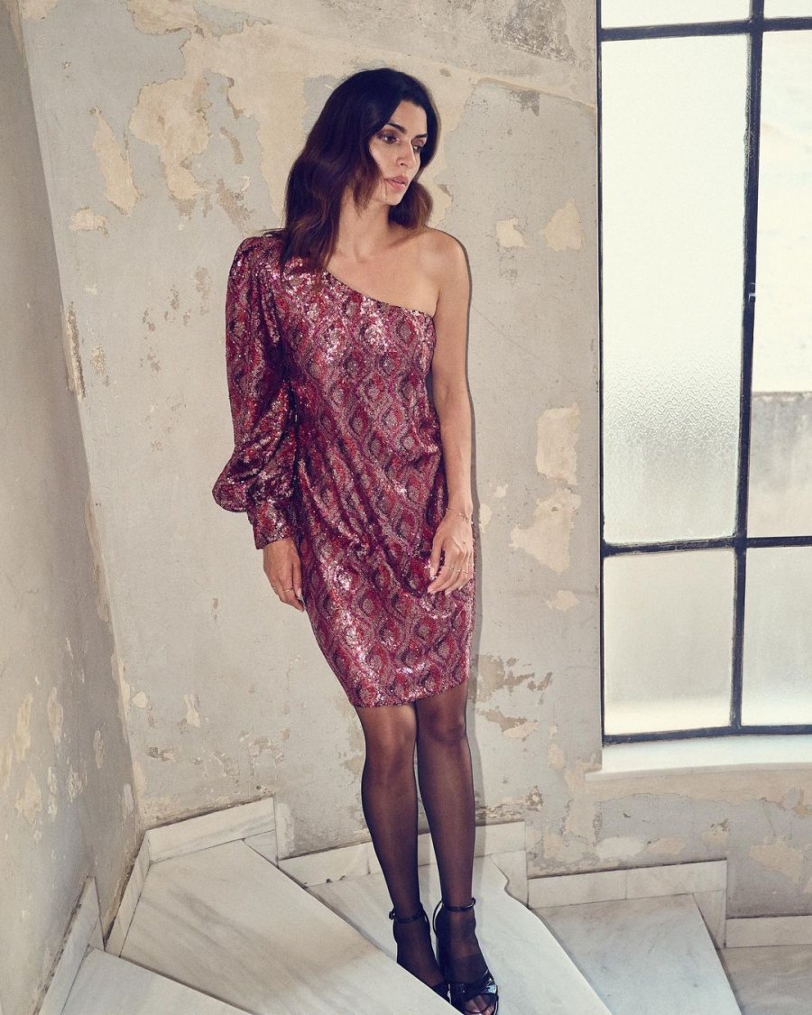Η Τόνια Σωτηροπούλου βρήκε ήδη το αγαπημένο της φόρεμα για τις γιορτές και είναι όσο glam φαντάζεσαι