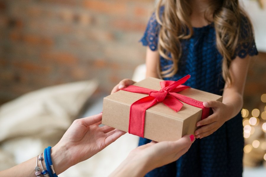 To απόλυτο gift guide με χριστουγεννιάτικα δώρα για όλους