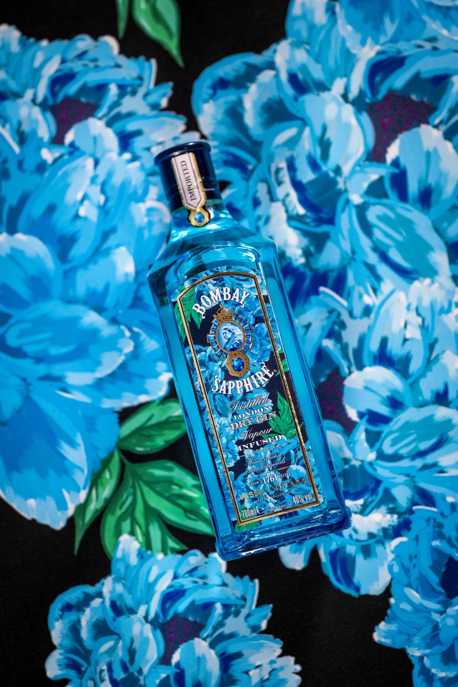 Bombay Sapphire x Vassia Kostara: Η πιο δημιουργική συνεργασία των γιορτών κλείστηκε σε ένα μπουκάλι