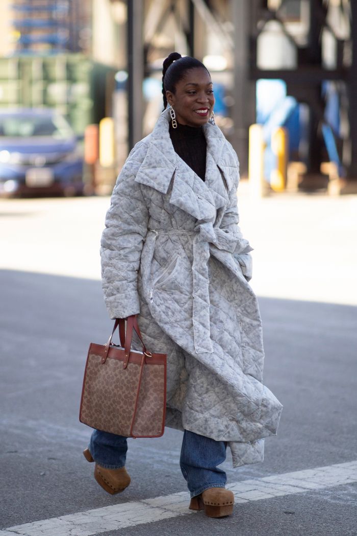 Duvet coat: Το πιο ζεστό παλτό που θα σε κάνει να νιώθεις ότι είσαι ακόμη μέσα στο κρεβάτι σου