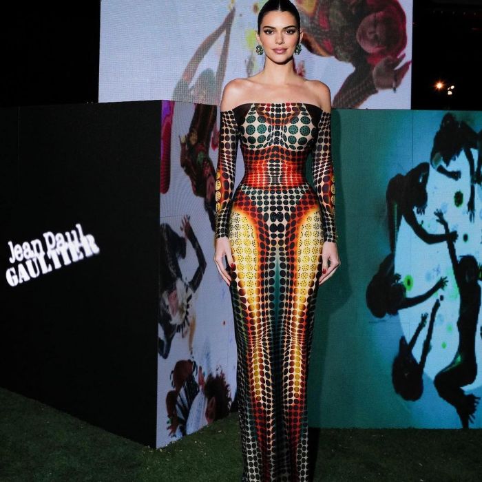 Celebrity x mas: Η στυλίστρια των Kardashians μας δείχνει τα 3 πιο λαμπερά γιορτινά outfits