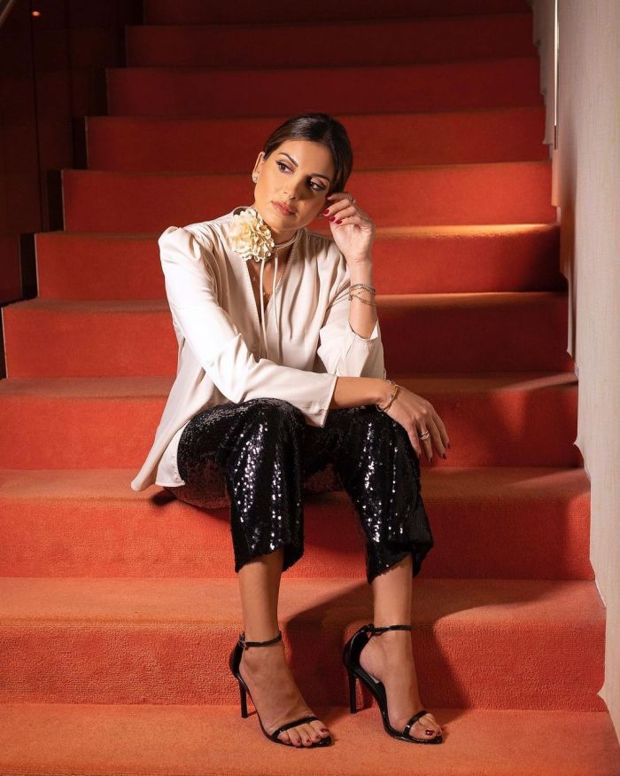 X mas vibe: Η Σταματίνα Τσιμτσιλή λέει ναι στα άνετα παντελόνια ακόμη και για το look του ρεβεγιόν