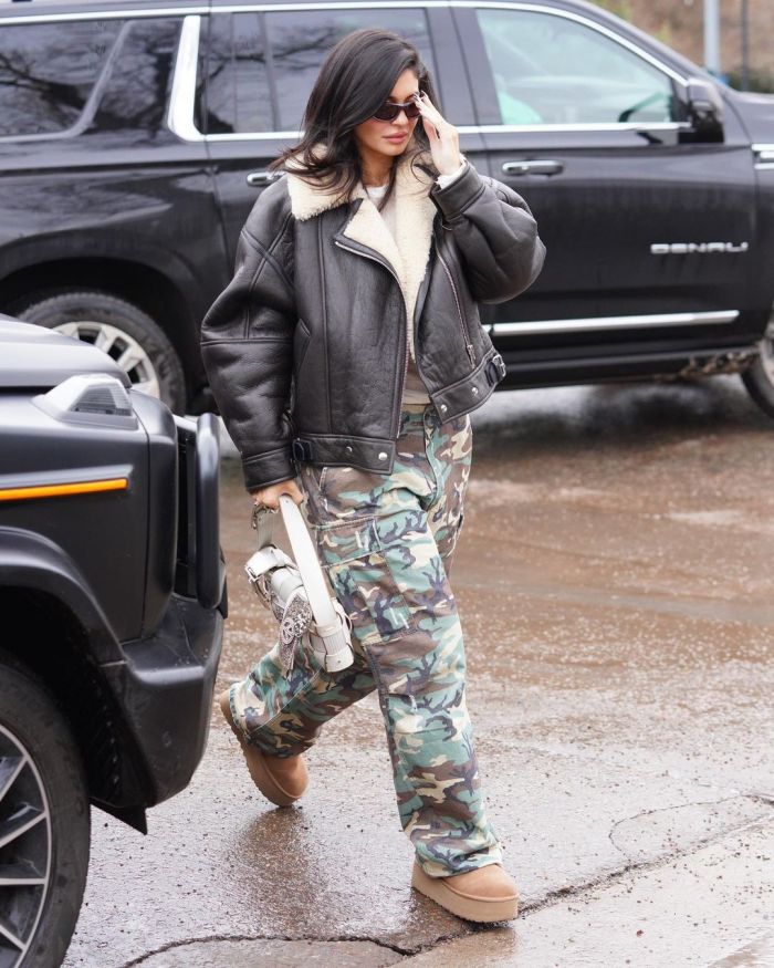 Είναι επίσημο! Η Kendall και η Kylie Jenner ψήφισαν το πιο stylish πανωφόρι του χειμώνα