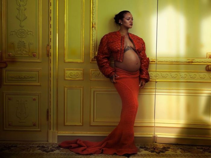 Η Ελένη Φουρέιρα στο πρώτο εξώφυλλο της εγκυμοσύνης της φωτογραφίζεται σαν άλλη Rihanna