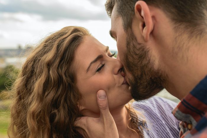 French Kiss: Πώς να γίνεις pro στο πιο κινηματογραφικό στυλ φιλιού