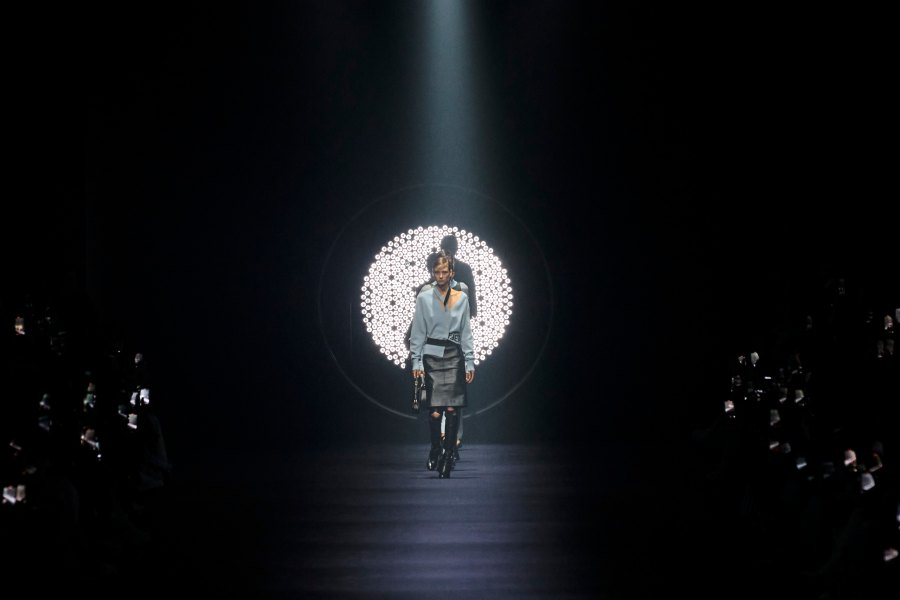 Ο μινιμαλισμός επιστρέφει στο Μιλάνο με τους Prada και Fendi να παρουσιάζουν τα νέα μας uniforms