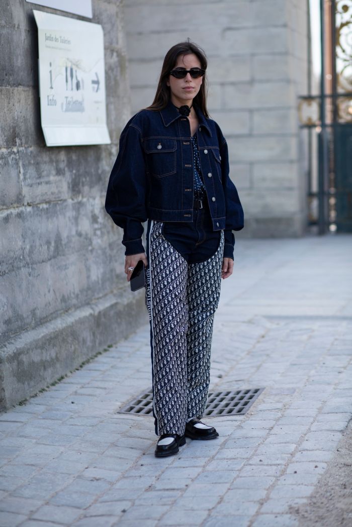 French style: Τα πέντε κορυφαία παντελόνια που φοράνε τώρα οι Γαλλίδες αντί για τζιν