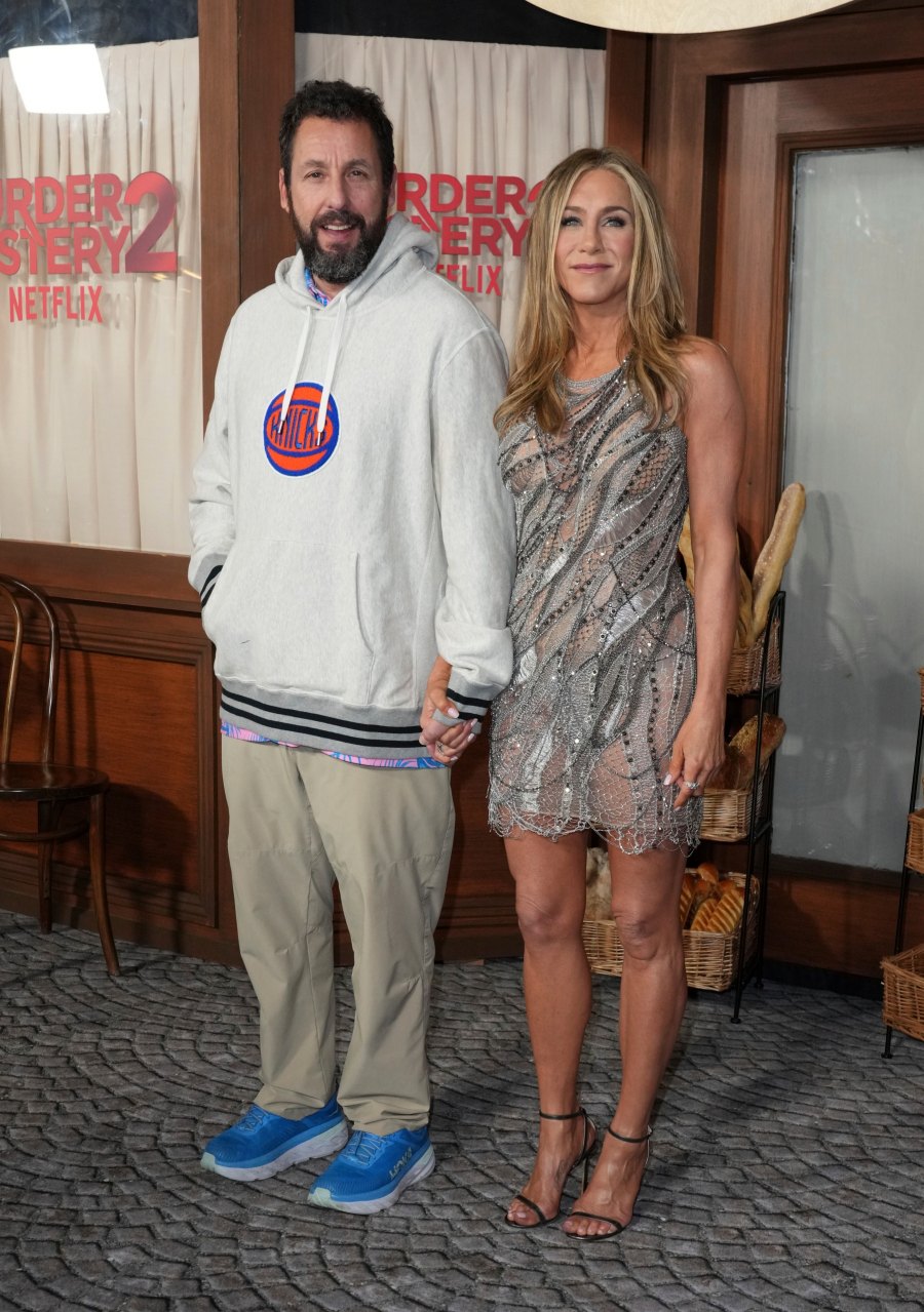 Jennifer Aniston: Με δύο 90s glam φορέματα απέδειξε και πάλι ότι το στυλ δεν έχει ηλικία