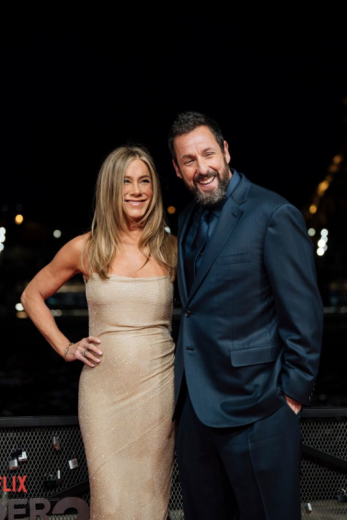Jennifer Aniston: Με δύο 90s glam φορέματα απέδειξε και πάλι ότι το στυλ δεν έχει ηλικία
