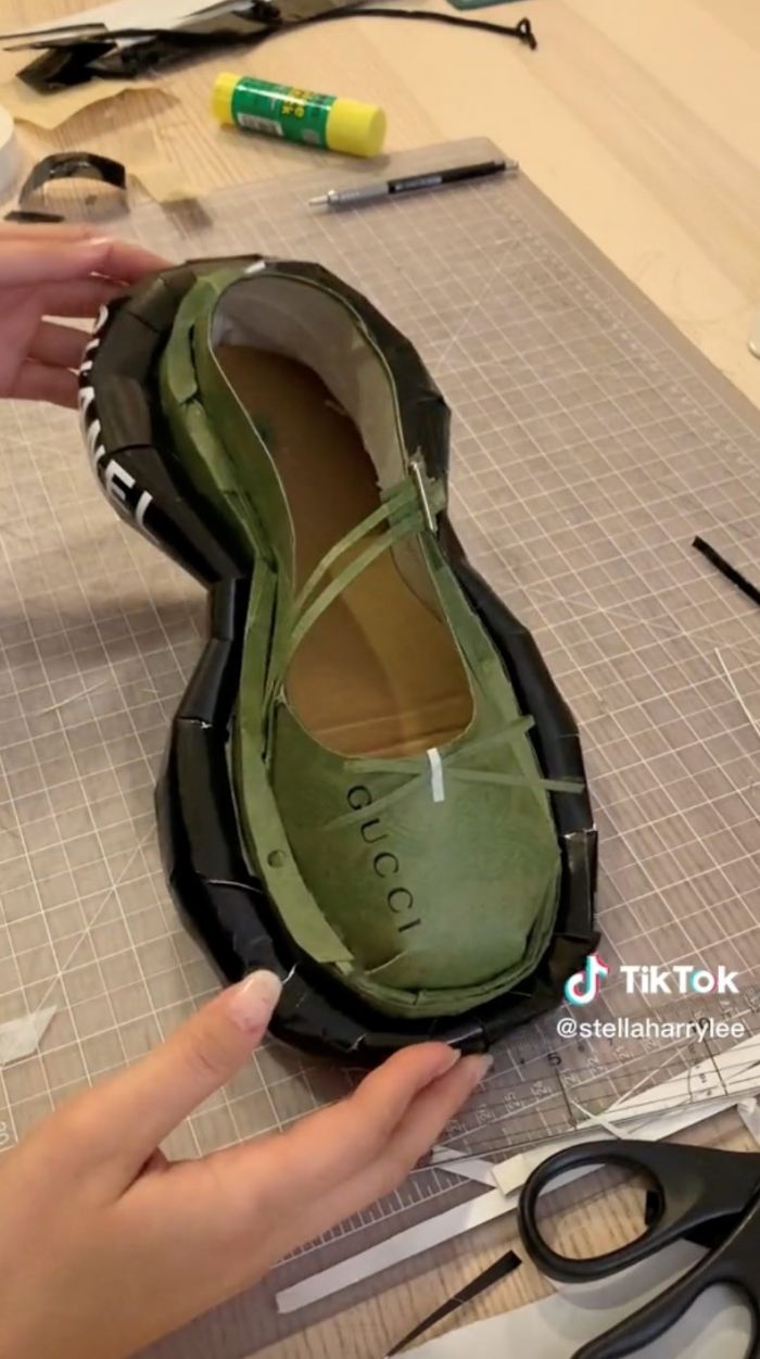 Εσύ θα φόραγες ένα ζευγάρι Gucci από χαρτί;Μία Tik Toker φτιάχνει designer παπούτσια με συσκευασίες