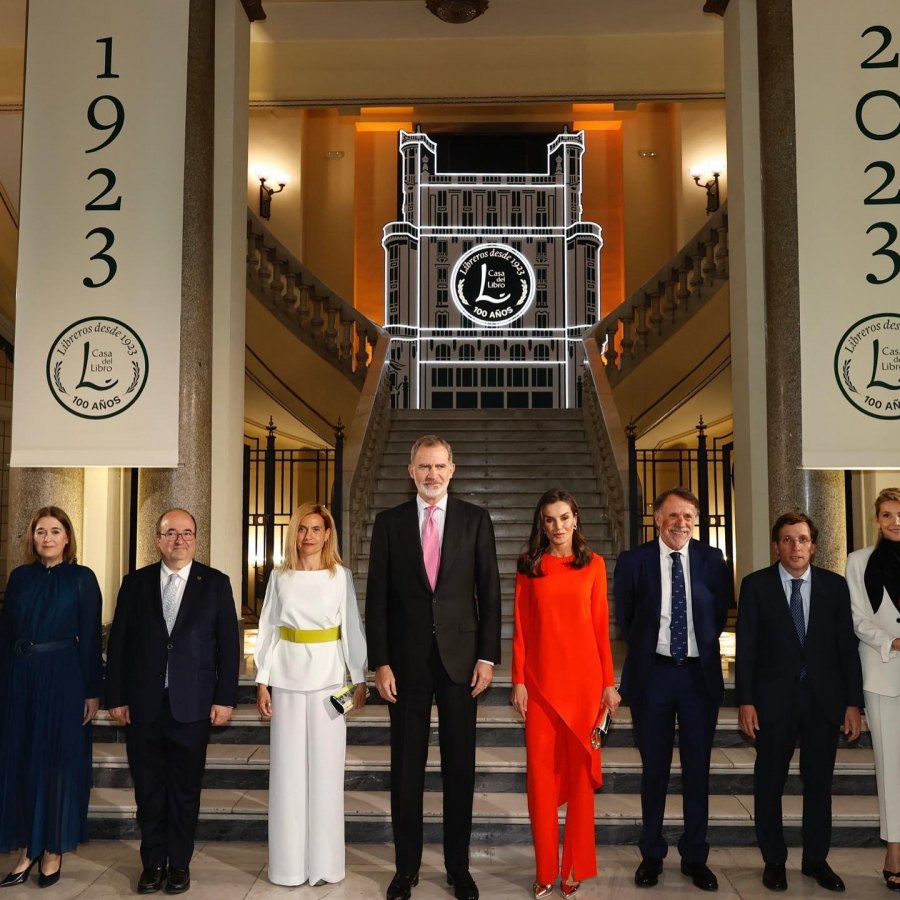Τρία «χρωματιστά» royal σύνολα από τη βασίλισσα Letizia ιδανικά για το βράδυ της Ανάστασης
