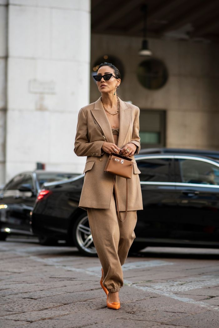 Όλοι μιλάνε για το quiet luxury trend  Είναι πράγματι τάση το να ντύνεσαι σαν «πλούσιος»;