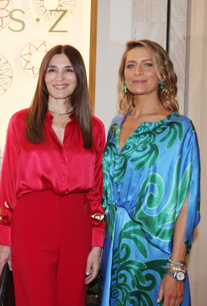Η Τατιάνα Μπλάτνικ με φόρεμα καφτάνι και κομψά σανδάλια έφερε το καλοκαίρι