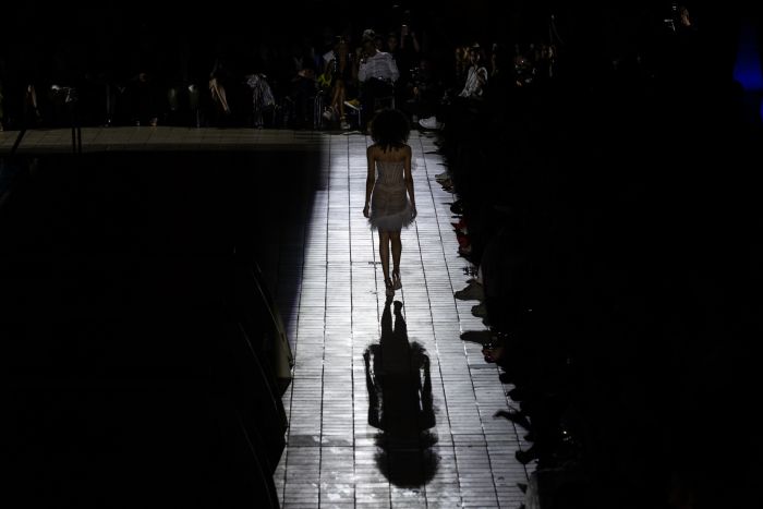 MI RŌ: Μία couture συλλογή που αντιπροσώπευε την ορμή του νερού, παρουσιάστηκε χθες στο ΟΑΚΑ