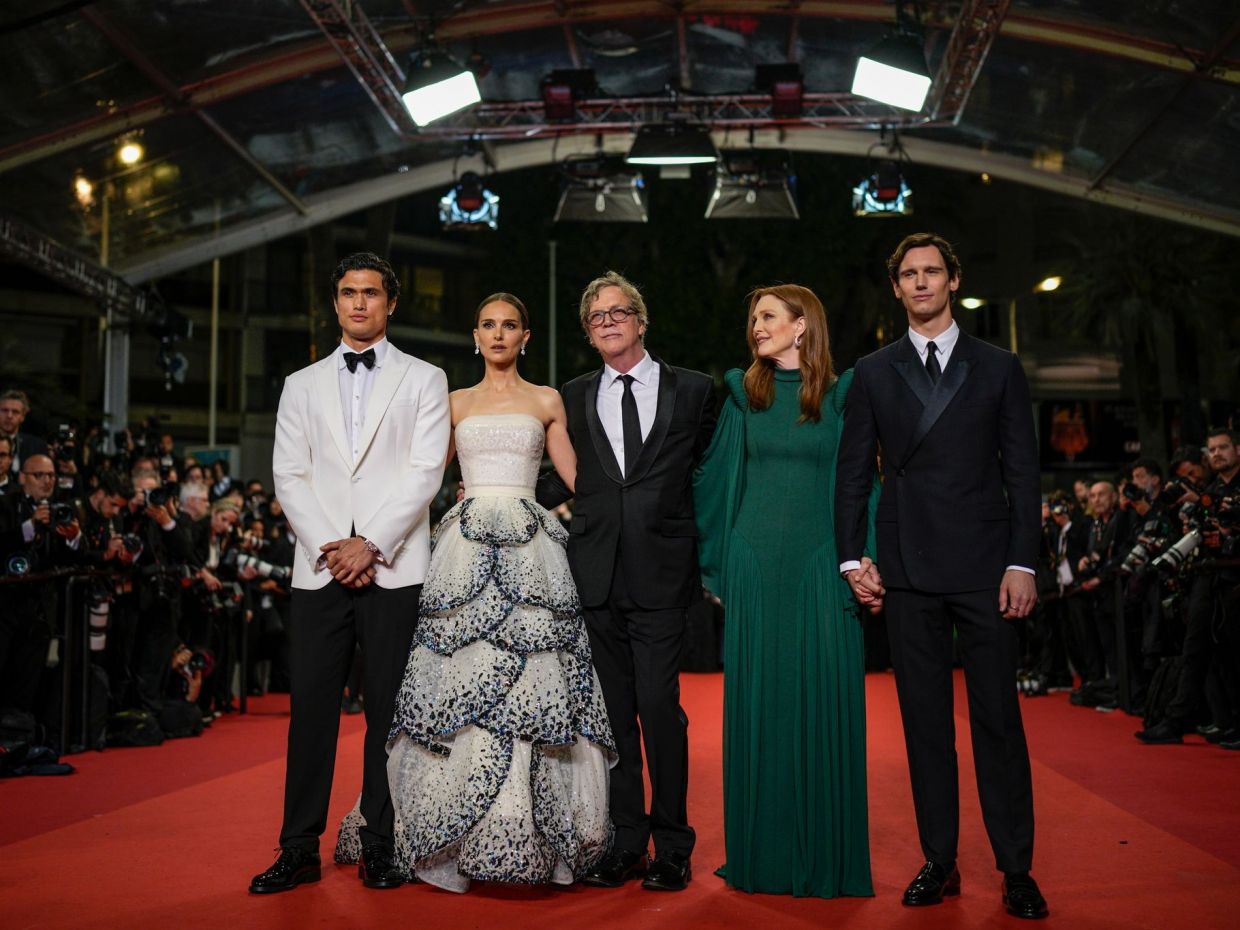 Κάννες: Το επικό φόρεμα της Natalie Portman και οι σαγιονάρες της Jennifer Lawrence στο red carpet