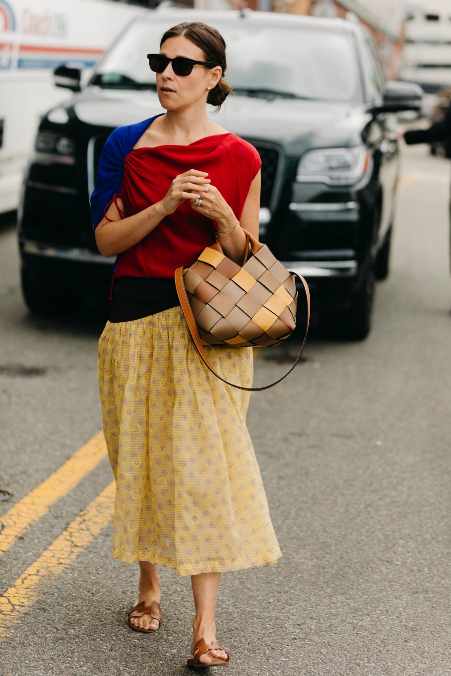 Οδηγός αγοράς: 10 printed πολύχρωμες φούστες που θα φέρουν φως στο στυλ μας