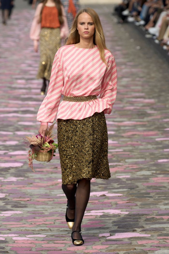 Η Haute Couture συλλογή του οίκου Chanel ήταν αφιερωμένη στην αιώνια κομψότητα των Γαλλίδων