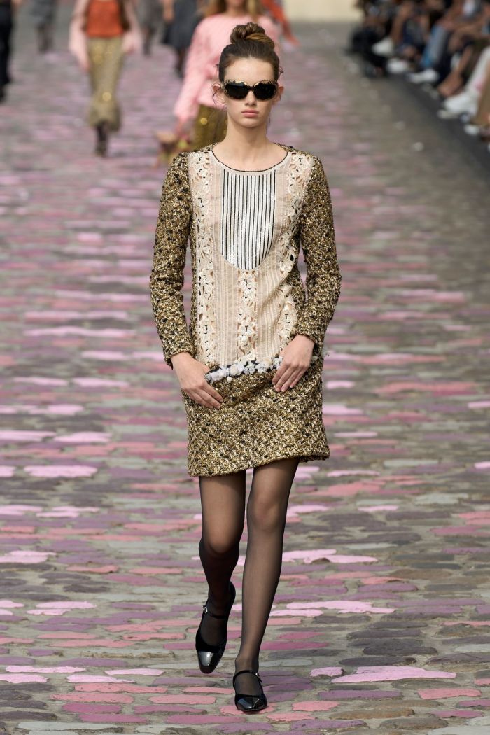 Η Haute Couture συλλογή του οίκου Chanel ήταν αφιερωμένη στην αιώνια κομψότητα των Γαλλίδων