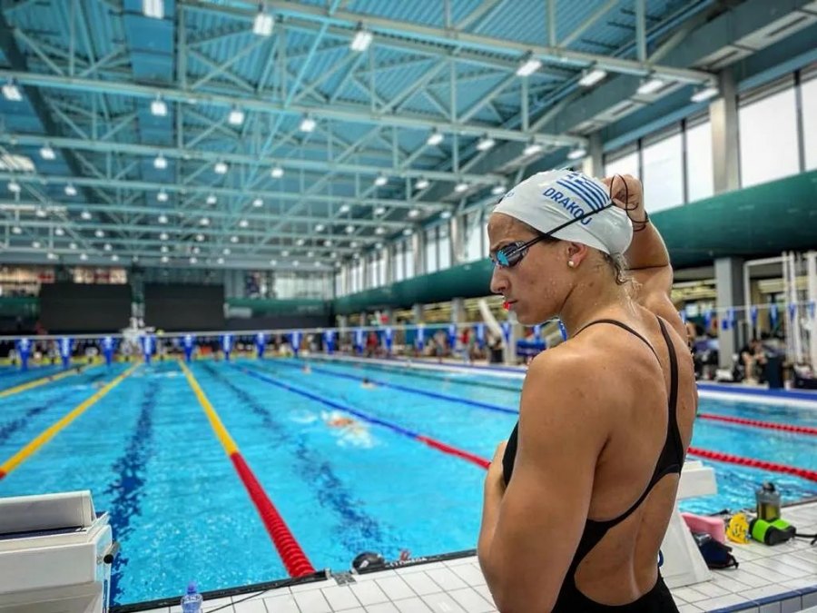 Η πρωταθλήτρια κολύμβησης Νόρα Δράκου αποκαλύπτει την άλλη πλευρά του «bikini body»