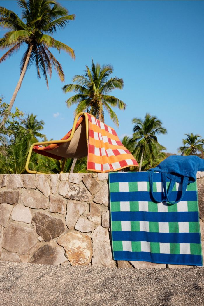 Οδηγός αγοράς: 10 εντυπωσιακές πετσέτες παραλίας που θα κάνουν matching με τα μαγιό σου