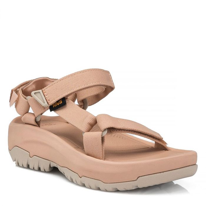 Οδηγός αγοράς: Τα velcro sandals είναι τα ugly άνετα πέδιλα που έγιναν πλέον κλασικά