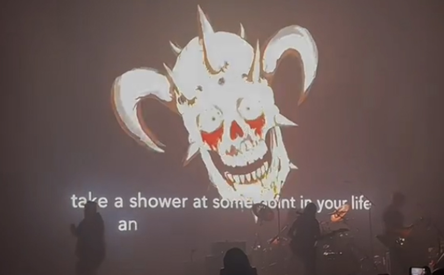 Death metal συγκρότημα στέλνει μήνυμα στους θαυμαστές του – «Κάντε μπάνιο πριν έρθετε στη συναυλία!»