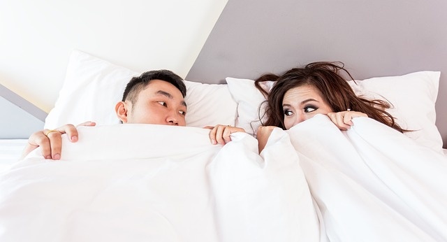 Ερωτισμός ή ρομαντισμός; 3 tips για να βελτιώσεις τη σχέση σου με τον σύντροφό σου