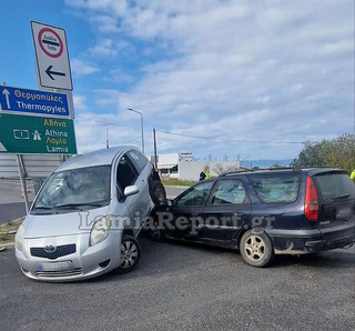 Φθιώτιδα: Τροχαίο με τρεις τραυματίες στον παράδρομο της εθνικής