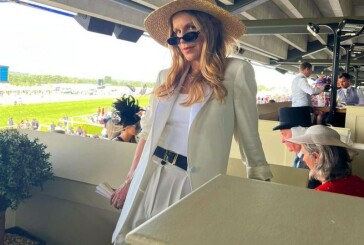 Sustainability mood: Η Ευγενία Νιάρχου φόρεσε ξανά στο Ascot το αγαπημένο της λευκό κοστούμι